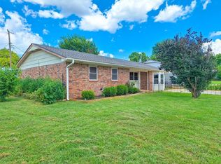 2901 Maple Ln, Edmond, OK 73034