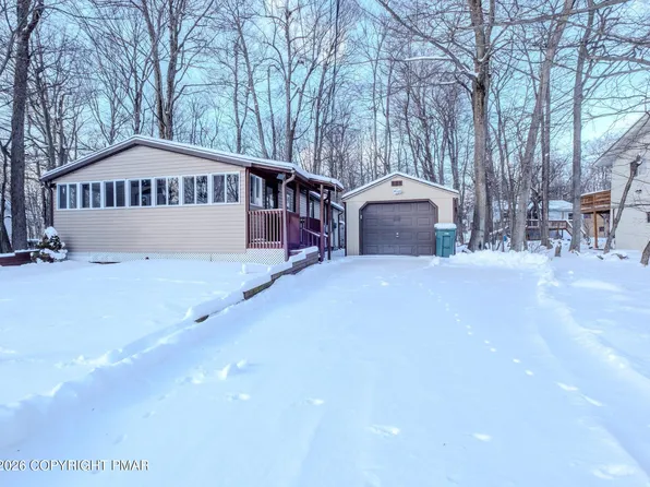 1914 Horseshoe Bnd, Tobyhanna, PA 18466