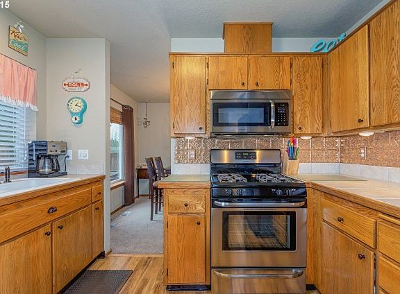 5th image of 16017 SE Mary Ann Ln