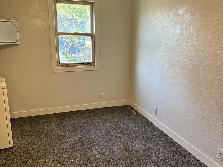 334 Center St — Photo 5