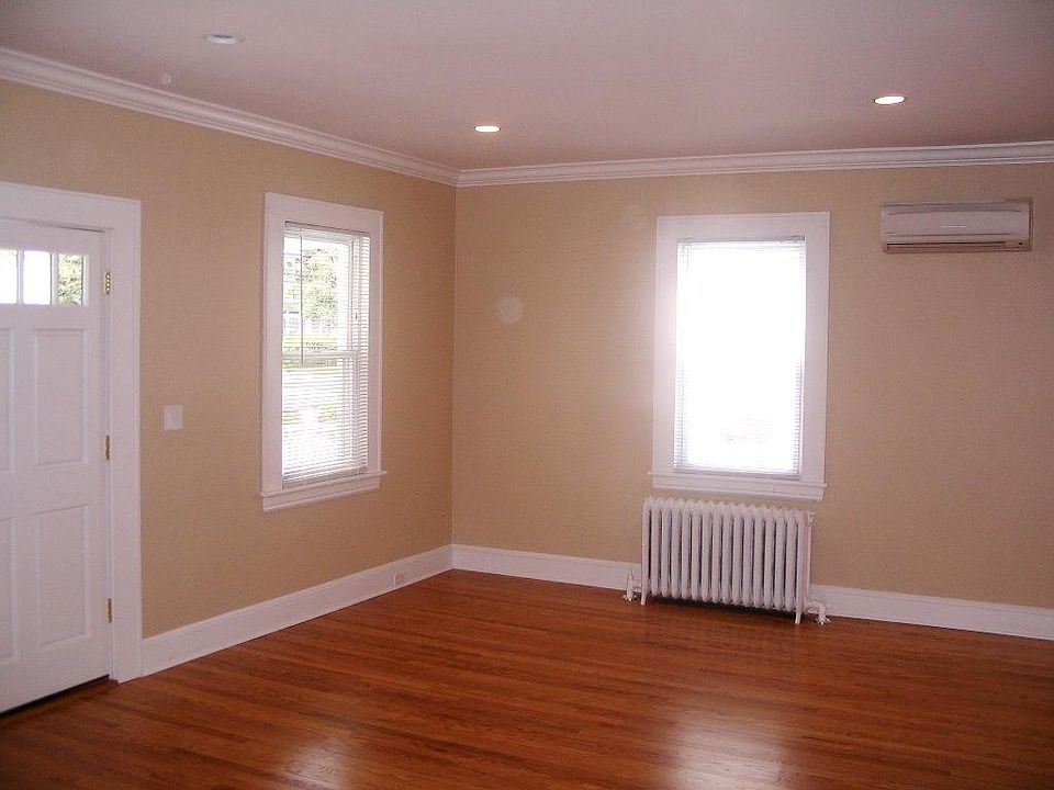 Open Floor, Living and Dining Area