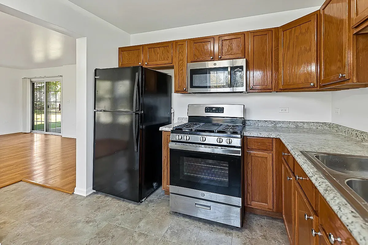 2 bed, 1139 sqft, $2,200 — Photo 3