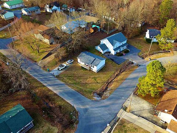 3rd image of 211 Tralee Dr
