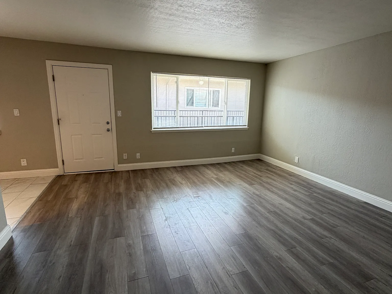 2 bed, 800 sqft, $2,395 — Photo 1