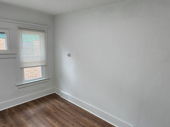 5th image of 192 Lisbon Ave #1