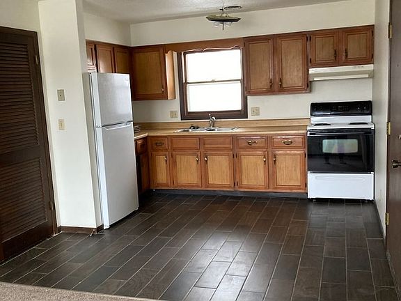 3rd image of 450 N Dubuque St APT E1