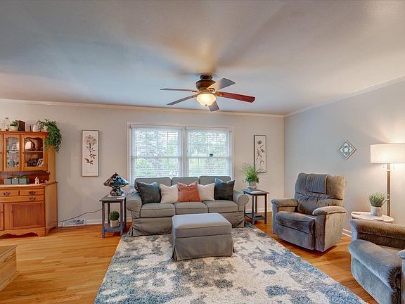 4th image of 1776 Oakview Dr