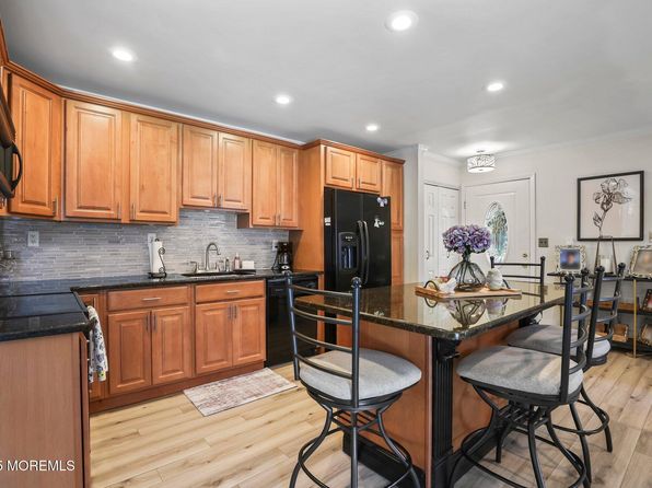 160 Cross Slope Court UNIT F, Manalapan, NJ 07726
