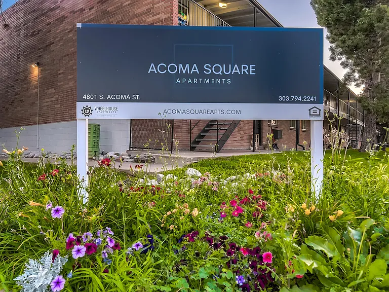 Acoma Square — Photo 35