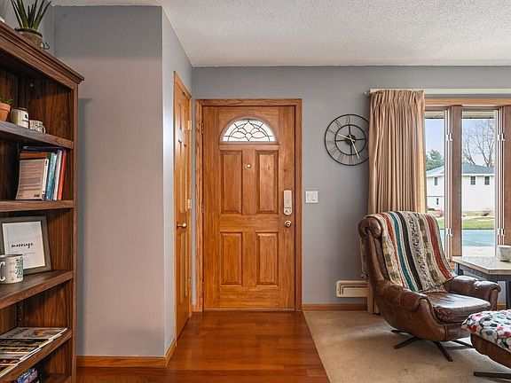 4th image of 663 106th Ave NE