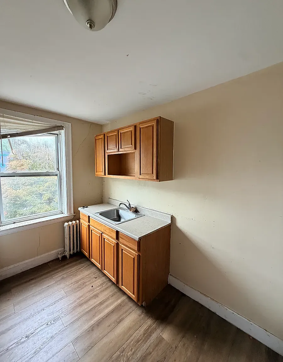 34 Hotchkiss St — Photo 4