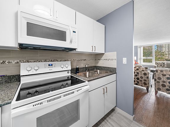 5th image of 2728 N Hampden Ct APT 605