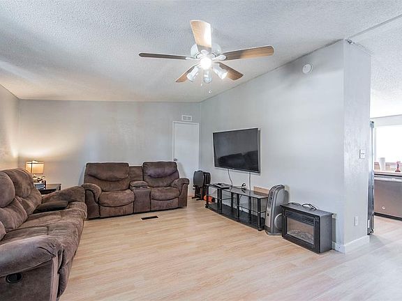 5th image of 207 Kalinga Dr