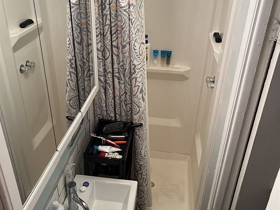 5th image of 1435 Marshall St NE APT 3