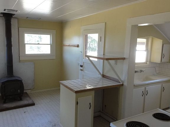 Kitchen/Wood Stove