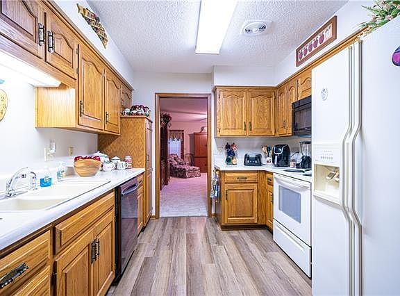 5th image of 2121 Berkshire Dr