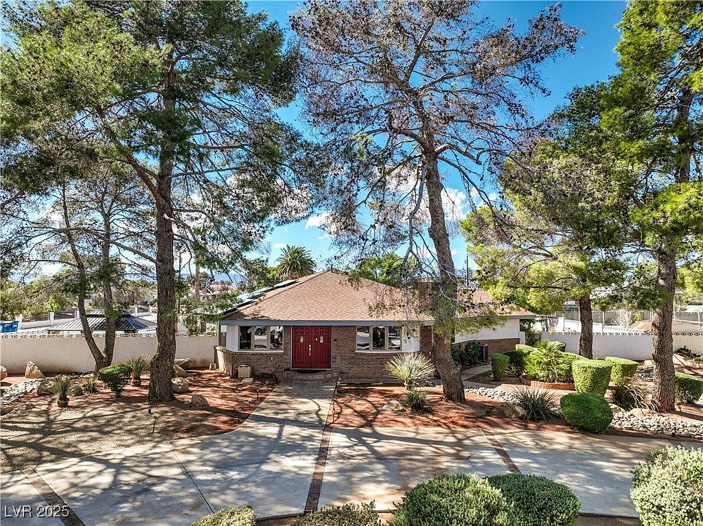 3195 Mann St, Las Vegas, NV 89146 | Zillow