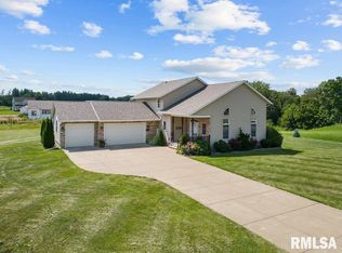 2103 Timber Ridge Dr, Port Byron, IL 61275