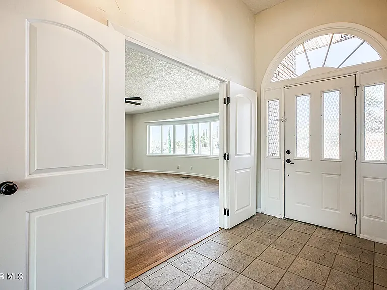 6253 Westwind Dr — Photo 3