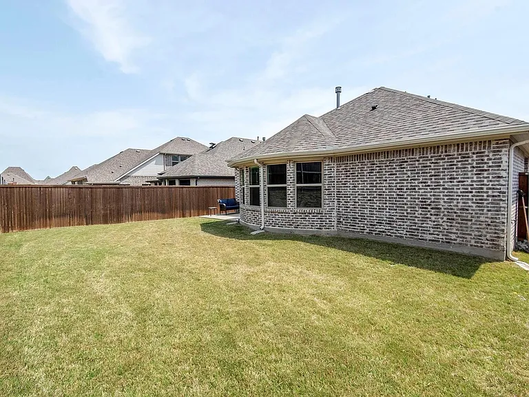 3415 Charleston Dr — Photo 22
