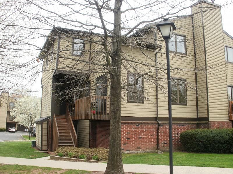 1st image of 616 VILLAGE COMMONS