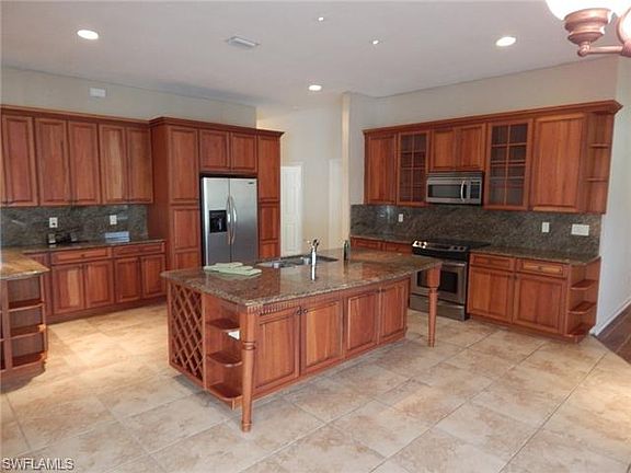 2nd image of 1452 Argyle Dr