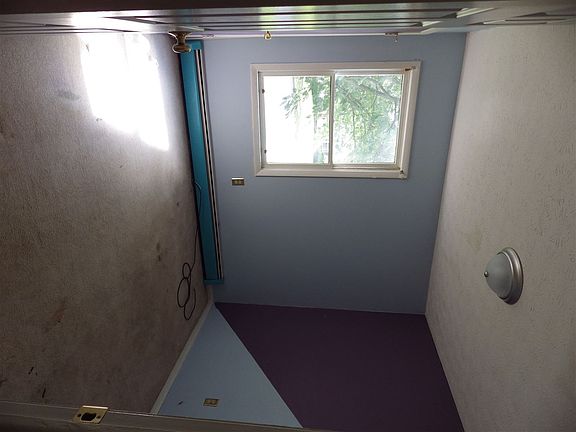 5th image of 121 Forest Dr