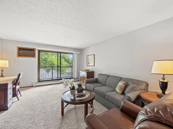 4 Pine Tree Dr APT 218, Arden Hills, MN 55112