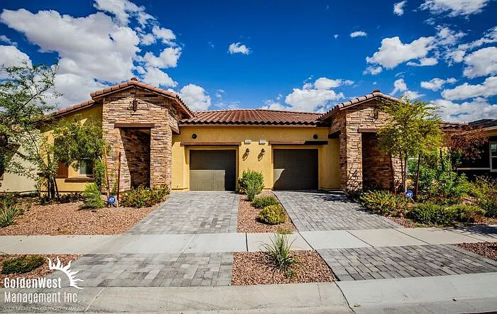 2 bed, 2.0 bath, 1197 sqft, $1,900 — Photo 1