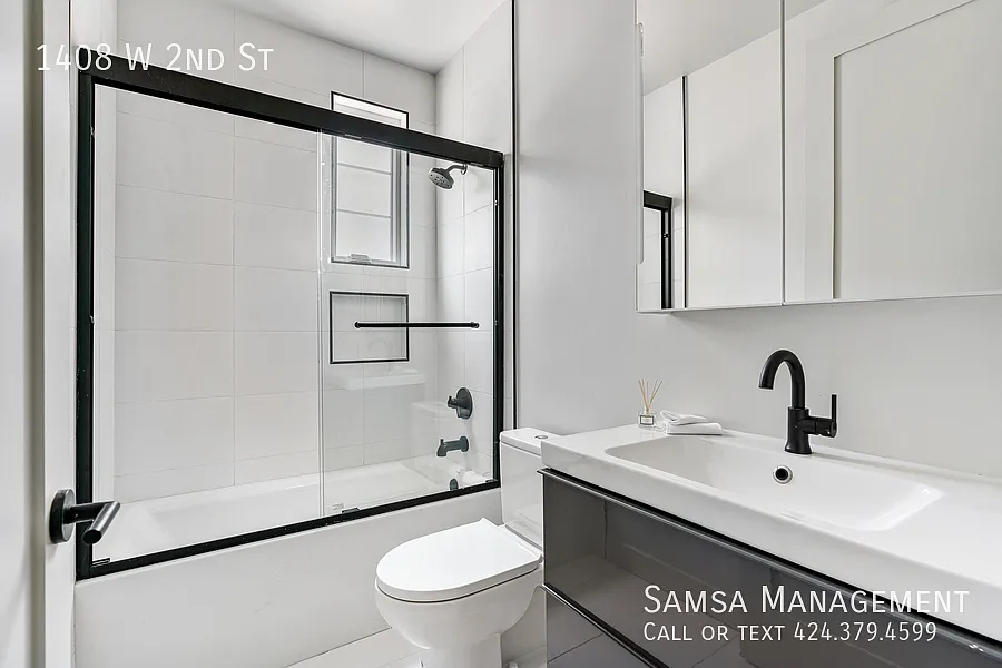 Cozy Studio/1ba Gem with Washer/Dryer in Unit! (1408) — Photo 3