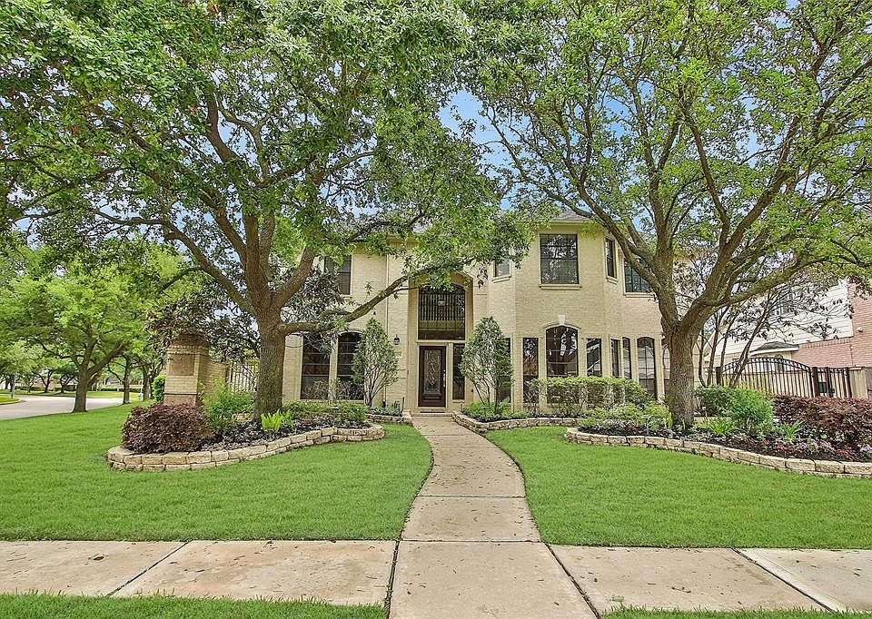 Welcome home to this lovely, classic home in the heart of Lakes On Eldridge! This 4-bedroom, 3.5 two-story home has been updated to suit today's modern lifestyle!