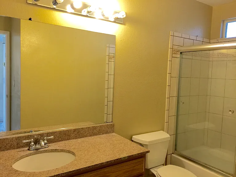 106 Rancho Dr #D — Photo 10