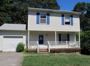 22 Breezy Point Rd, Wading River, NY 11792