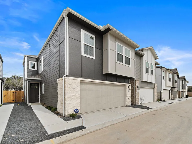 9912 Storehouse Dr — Photo 3