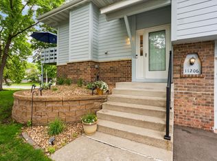 11206 Vessey Cir, Bloomington, MN 55437