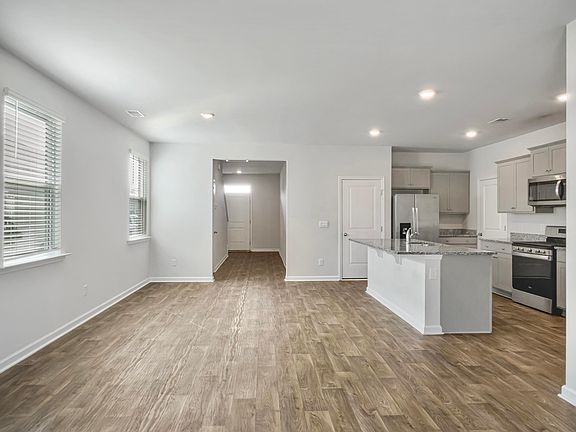 5th image of 450 Cedarview Rd
