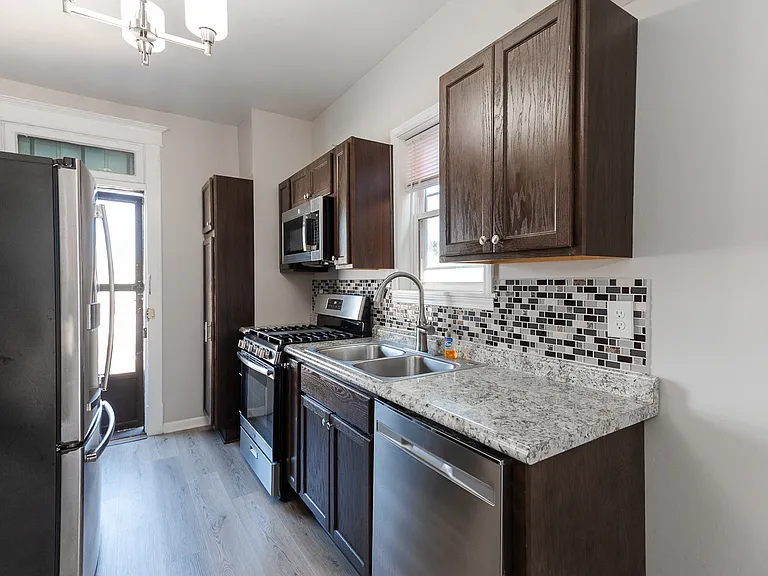 2225 Bensonia Ave — Photo 24