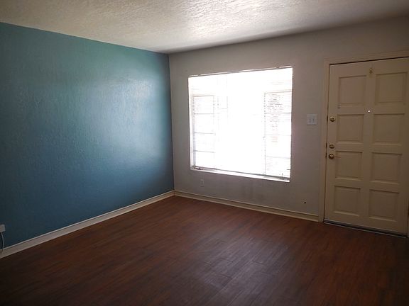 5th image of 701 W Yandell Dr #1