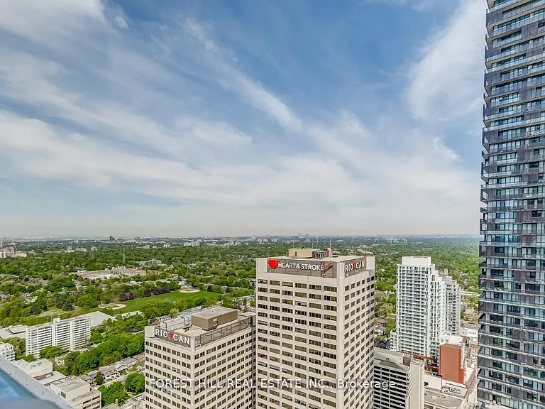 2221 Yonge St #5010 — Photo 28
