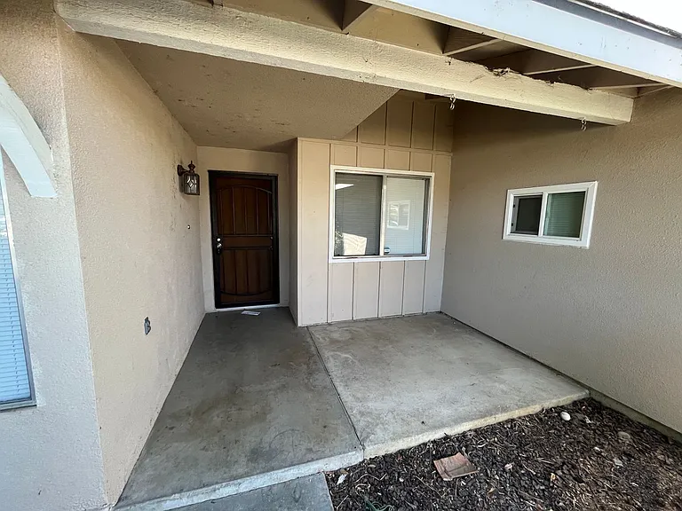 4907 W Howard Ave — Photo 2