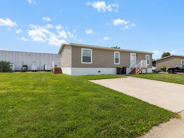 2095 Lancelot Ln, North Mankato, MN 56003