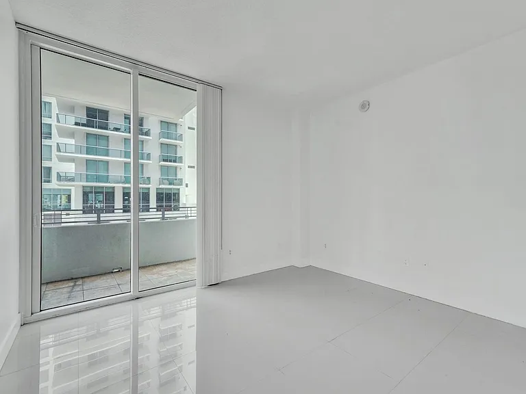 350 NE 24th St #509 — Photo 9