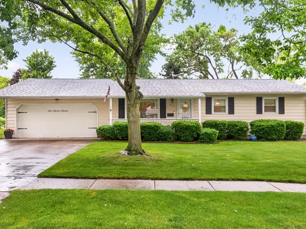 633 Emmert Dr, Sycamore, IL 60178