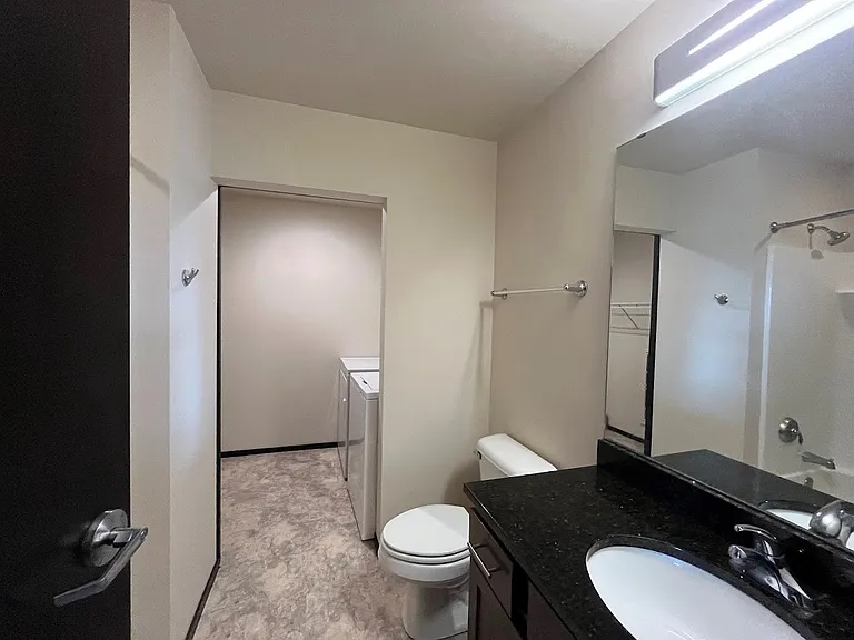 Galaxie High Rise Apartments — Photo 114