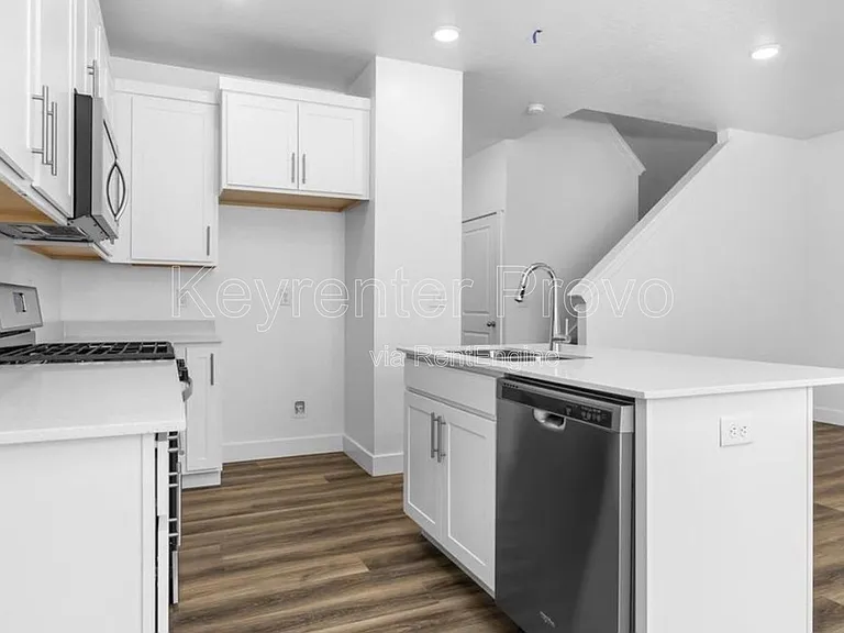 909 N 1300 E — Photo 10