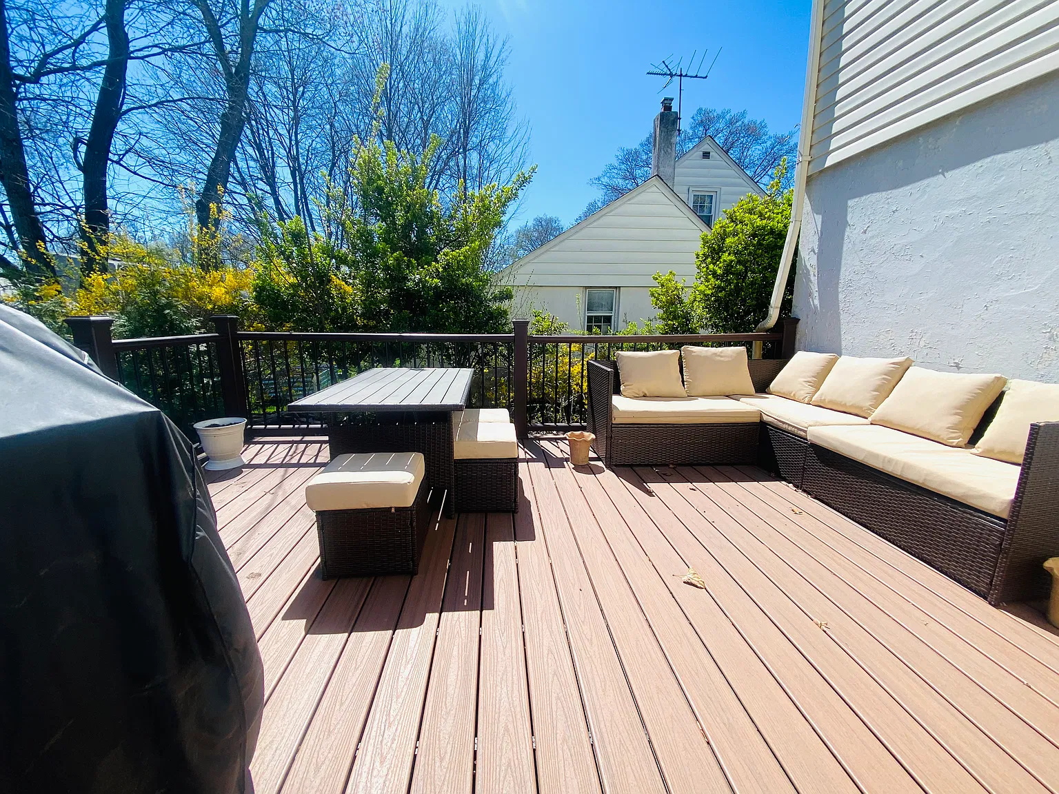 3 bed, 1750 sqft, $5,300 — Photo 2