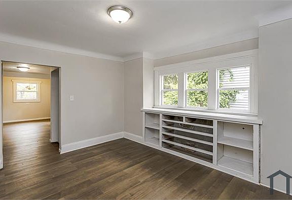 4th image of 4440 Fairview Dr