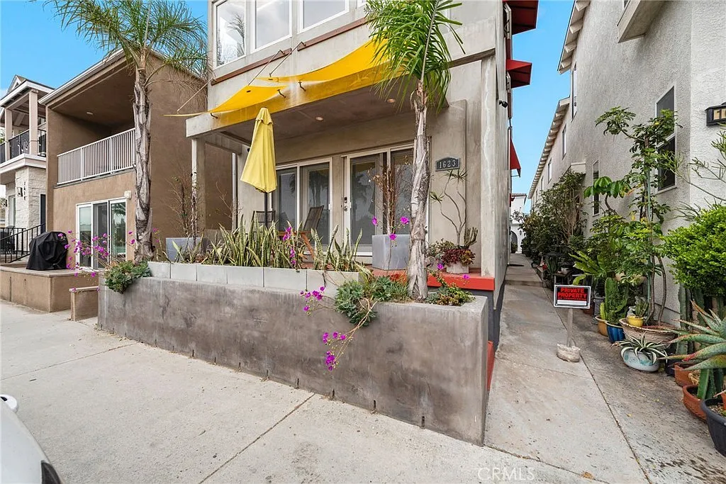 2 bed, 1200 sqft, $6,300 — Photo 2