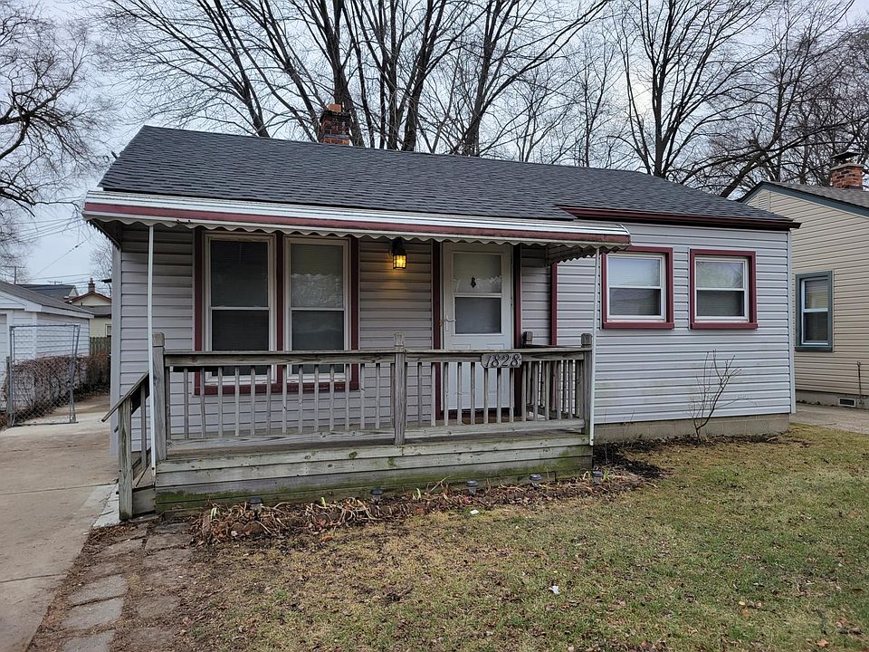 1st image of 1828 E Pearl Ave