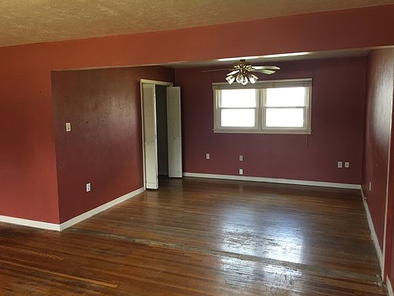 2nd image of 619 S Indiana St